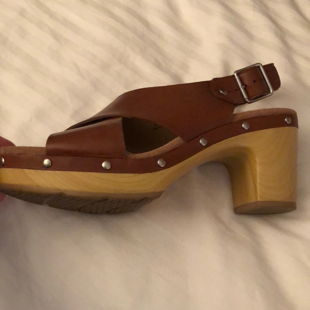 Camel brown Clark sandals